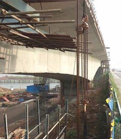 手拉葫蘆在橋梁建設(shè)為交通順利通車提供保障