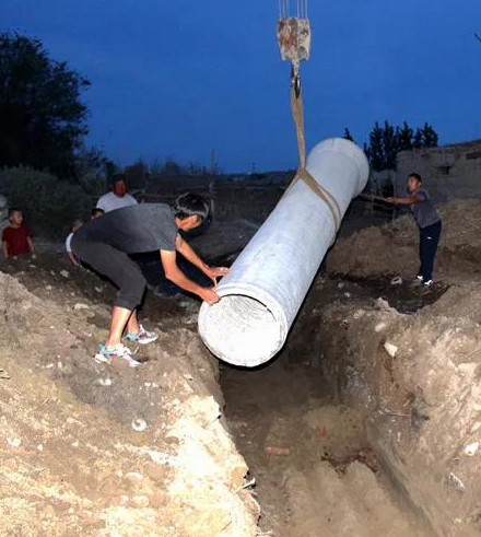 阿勒泰市:眾人拾柴火焰高，夜幕下的奮斗者